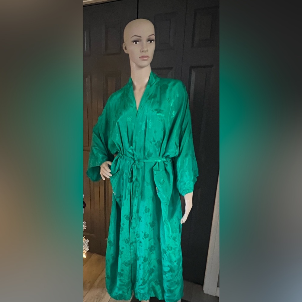 B7-8 Golden Bee Dragon Embroidered Rayon Robe